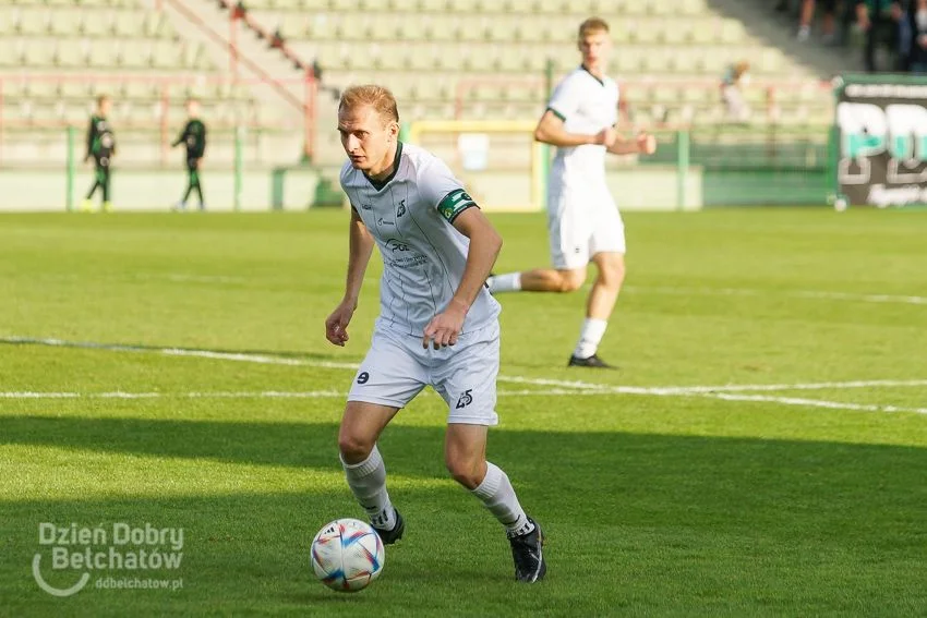 III Liga: Derby pełne zwrotów akcji dla GKS-u Bełchatów! - Zdjęcie główne