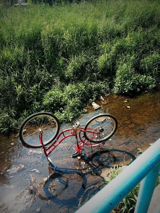 ''Rower wodny'' w Rakówce? Bełchatowscy internauci próbują rozwikłać zagadkę - Zdjęcie główne