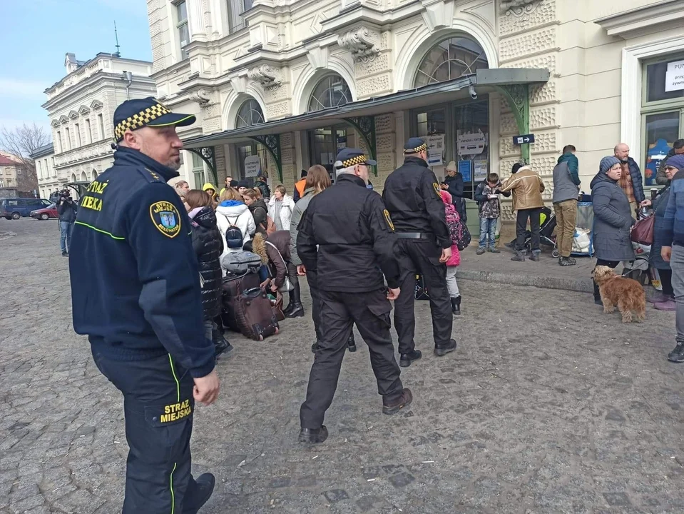 Strażnicy miejscy z Bełchatowa ruszyli na granicę. Na własne oczy zobaczyli ludzką tragedię - Zdjęcie główne