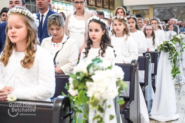 Dzieci z SP nr 9 przystąpiły do Pierwszej Komunii Świętej. Uroczystość w kościele na Dolnośląskim [FOTO] - Zdjęcie główne