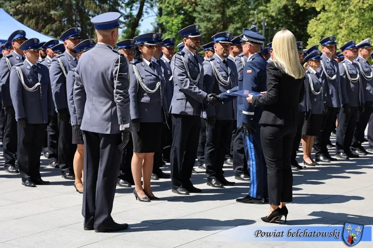 Awanse i medale z okazji Święta Policji. Zobacz, jak wyglądały uroczystości [FOTO] - Zdjęcie główne