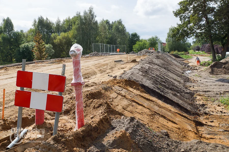 Ważna droga w Bełchatowie powstaje w ekspresowym tempie. Będzie gotowa wiele miesięcy przed czasem - Zdjęcie główne