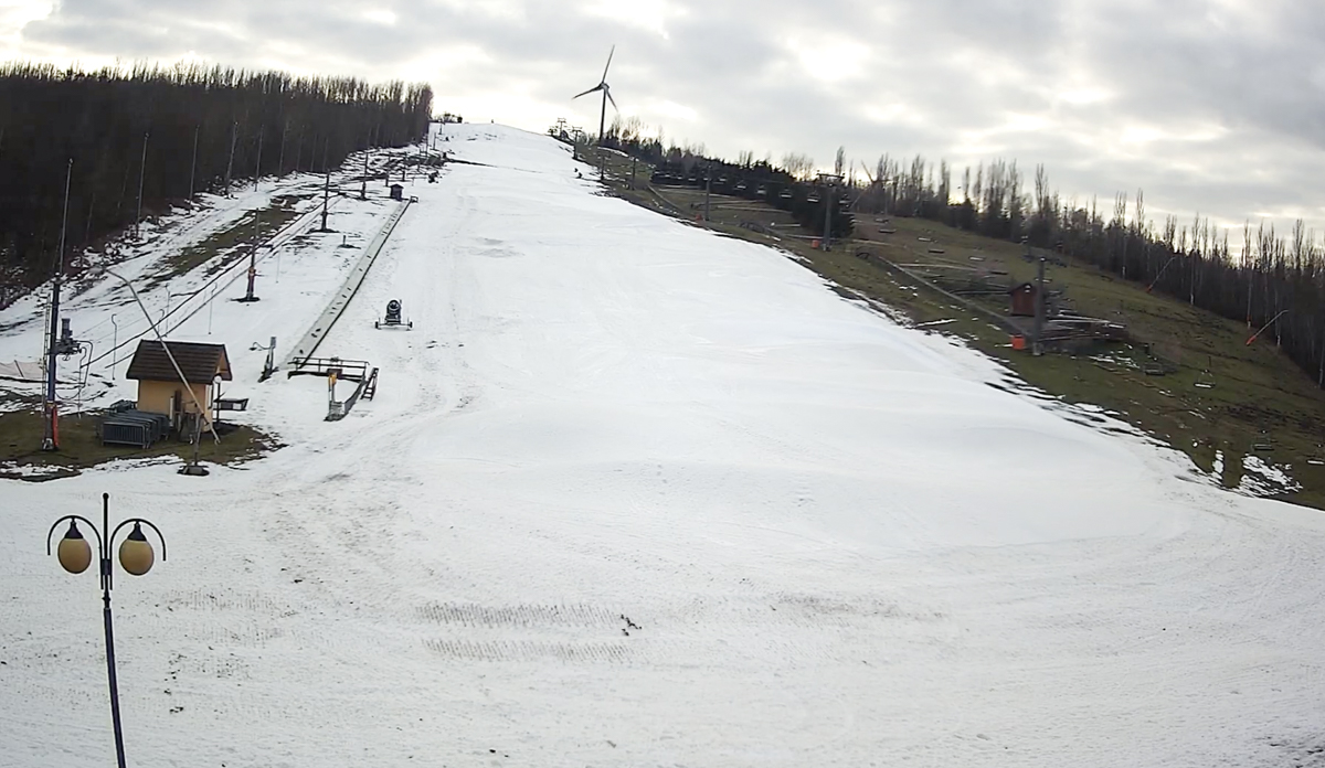 Ośrodek Góra Kamieńsk podjął decyzję w sprawie otwarcia. Czy narciarze pojawią się na stoku? - Zdjęcie główne