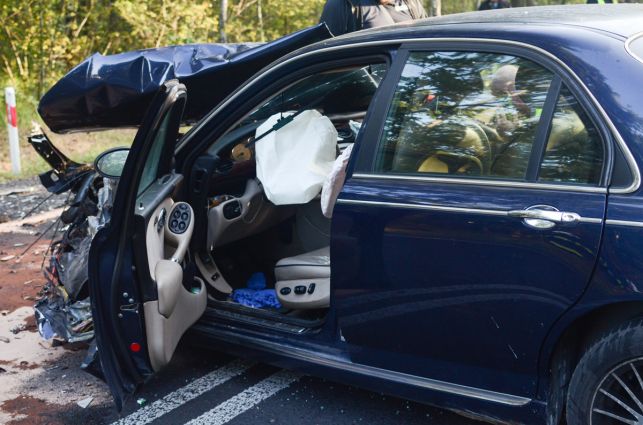 Groźny wypadek koło Bełchatowa. W jednym z aut dwumiesięczne dziecko, dwie osoby trafiły do szpitala [AKTUALIZACJA] - Zdjęcie główne