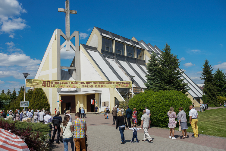 Policzyli frekwencję w bełchatowskich parafiach. Ile osób chodzi w niedzielę do kościoła?  - Zdjęcie główne