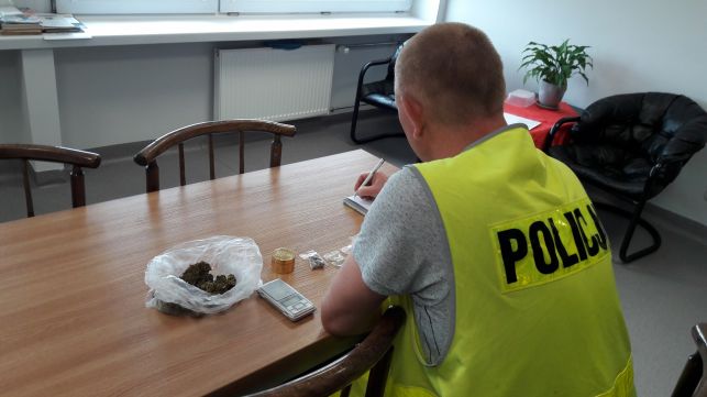 Nastolatkowie z Piotrkowa przyłapani z narkotykami - Zdjęcie główne
