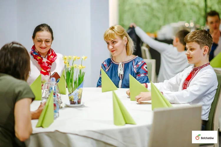 Uchodźcy z Ukrainy obchodzą Wielkanoc. Świąteczne śniadanie w Sport Hotelu i na Słoku [FOTO] - Zdjęcie główne