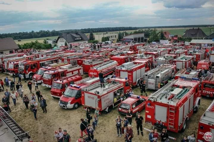 Strażacy z Bełchatowa pojechali na zlot. Na placu prawie 200 wozów bojowych [FOTO]  - Zdjęcie główne