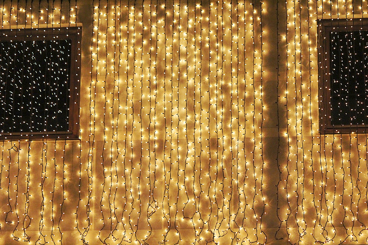 Inteligentne oświetlenie świąteczne – poznaj nowe kurtyny LED - Zdjęcie główne