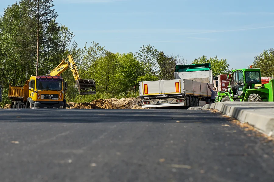Wyremontują kolejną drogę w gminie Zelów. Sprawdź, gdzie i kiedy zaplanowano prace - Zdjęcie główne
