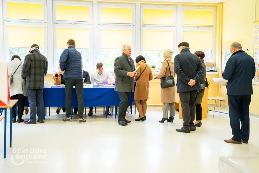Mieszkańcy gminy Zelów głosują. Która komisja miała najlepszą frekwencje do godz. 12:00? - Zdjęcie główne