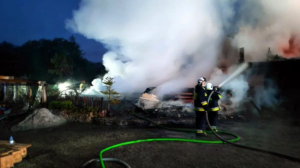 Ogromny pożar hotelu w Bieszczadach. Jest ofiara śmiertelna [ZDJĘCIA] - Zdjęcie główne