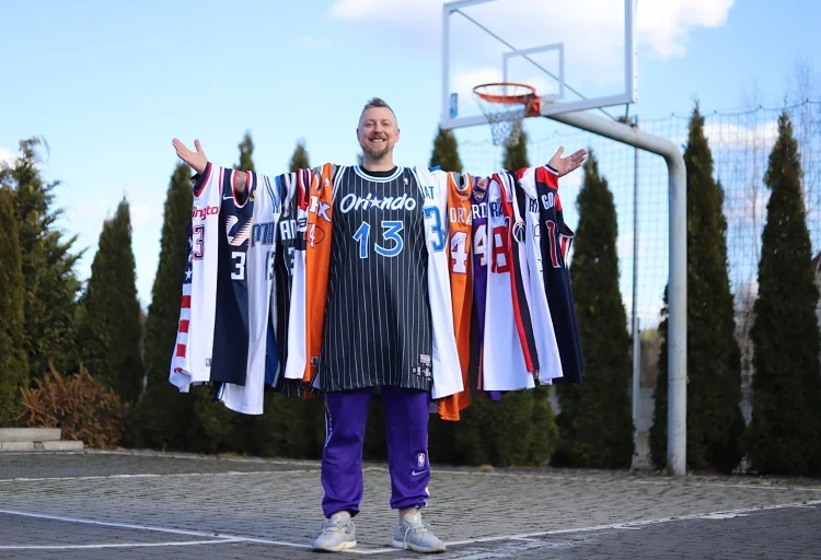 Zelowianin ma największą kolekcję koszulek NBA w Polsce. Zawstydził kustosza muzeum w USA - Zdjęcie główne