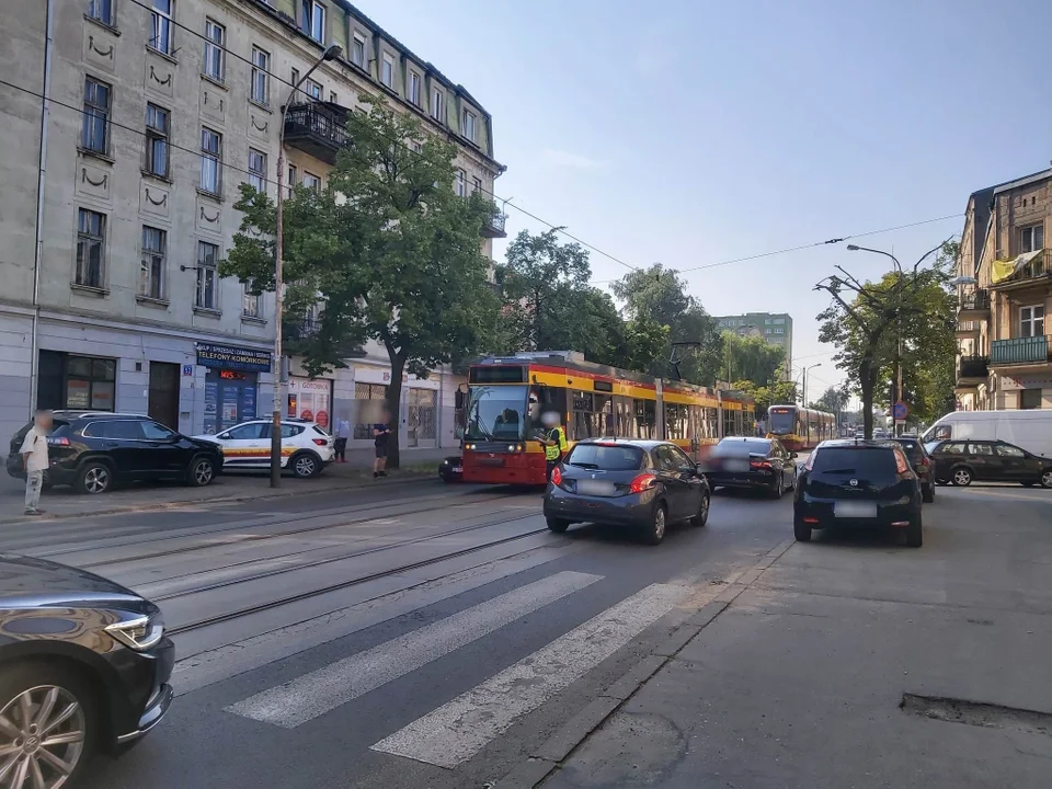 Kolizja tramwaju z samochodem osobowym, ul. Rzgowska w Łodzi