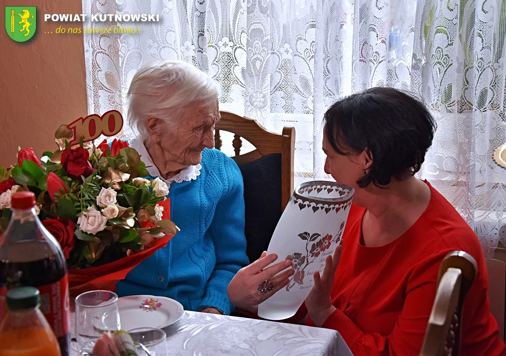 Pani Aniela Szakowska z Dąbrowic świętowała 100. rocznicę urodzin