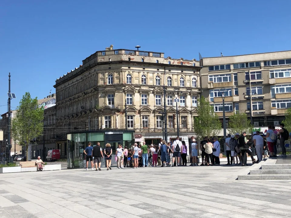 Kolejka chętnych do wejścia Muzeum Kanału "Dętka" w Łodzi