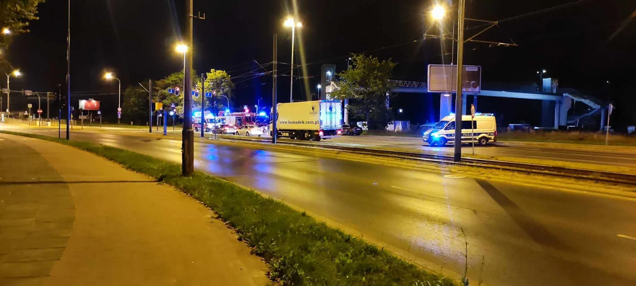 Tragiczny wypadek na alei Włókniarzy w Łodzi. Nie żyje 19-latka