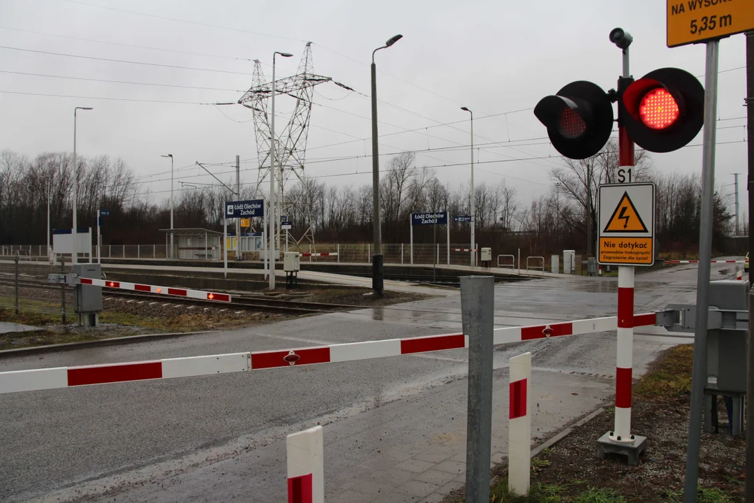 Wyłamanie rogatki na przejeździe kolejowym przy przystanku Łódź Olechów Zachód