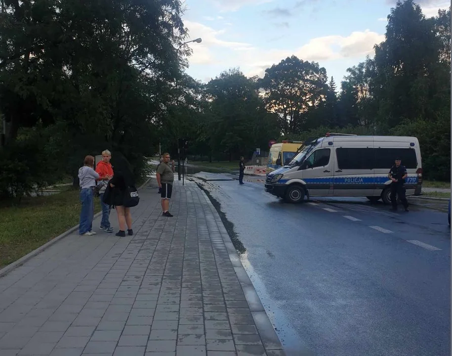 Gigantyczne problemy na ul. Paradnej w Łodzi. Musiała interweniować policja - Zdjęcie główne
