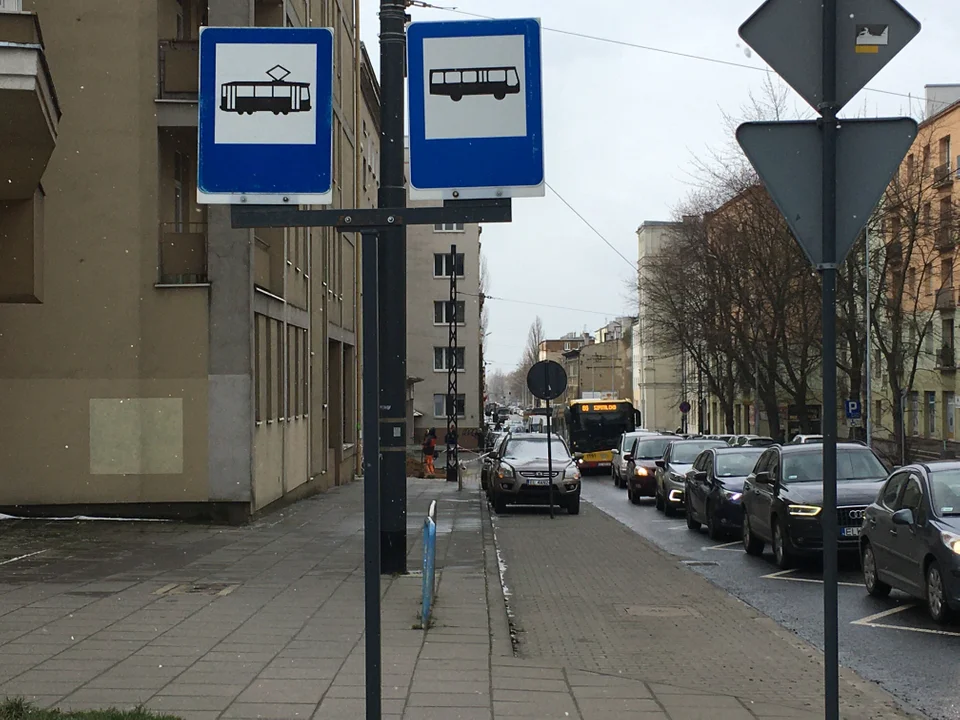Zmiany dla podróżnych MPK Łódź na rondzie Solidarności. Będzie nowy przystanek [mapka, zdjęcia] - Zdjęcie główne