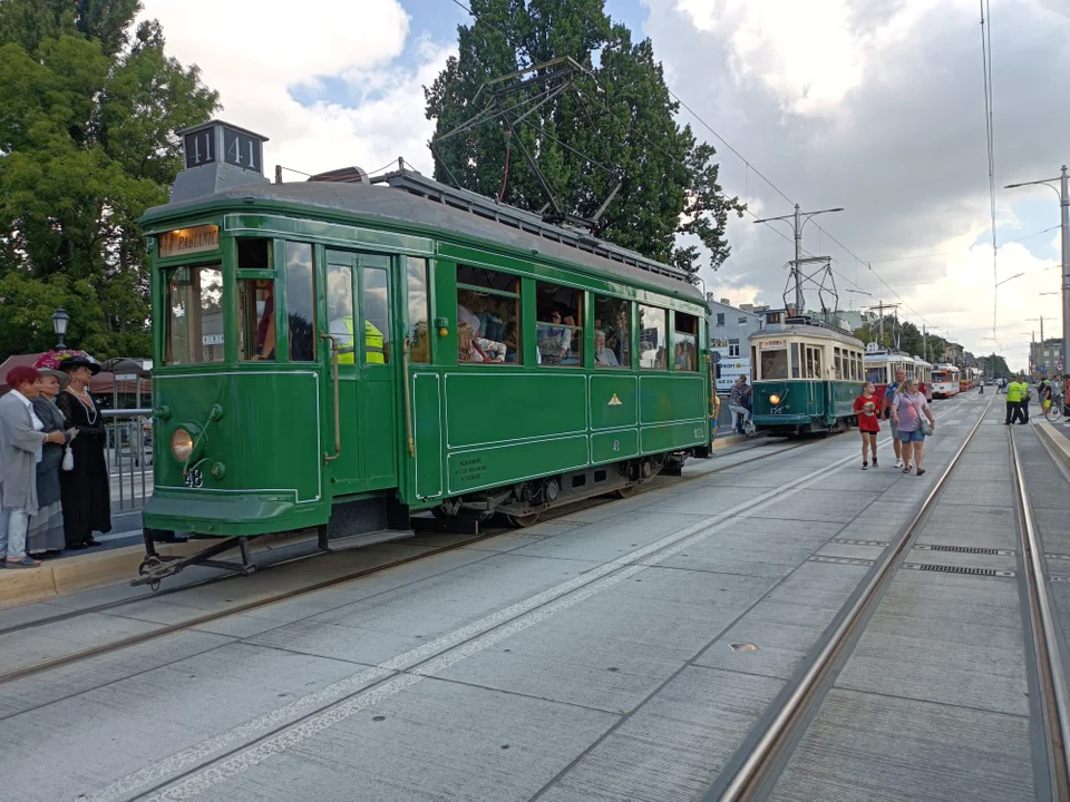 Uroczysta parada zabytkowych tramwajów. Komunikacyjne otwarcie Dni Miasta [ZDJĘCIA] - Zdjęcie główne