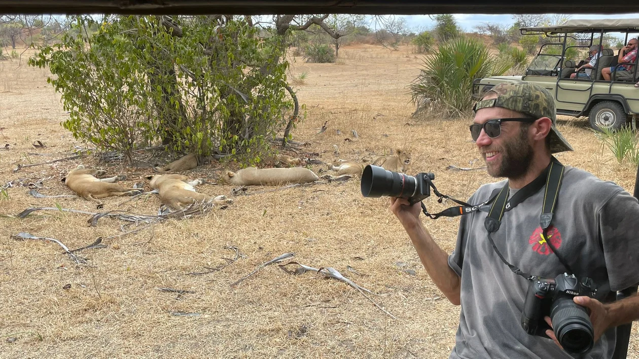 Po 6 latach podróżowania wylądował na Zanzibarze. Co robi tam fotograf spod Łodzi? - Zdjęcie główne