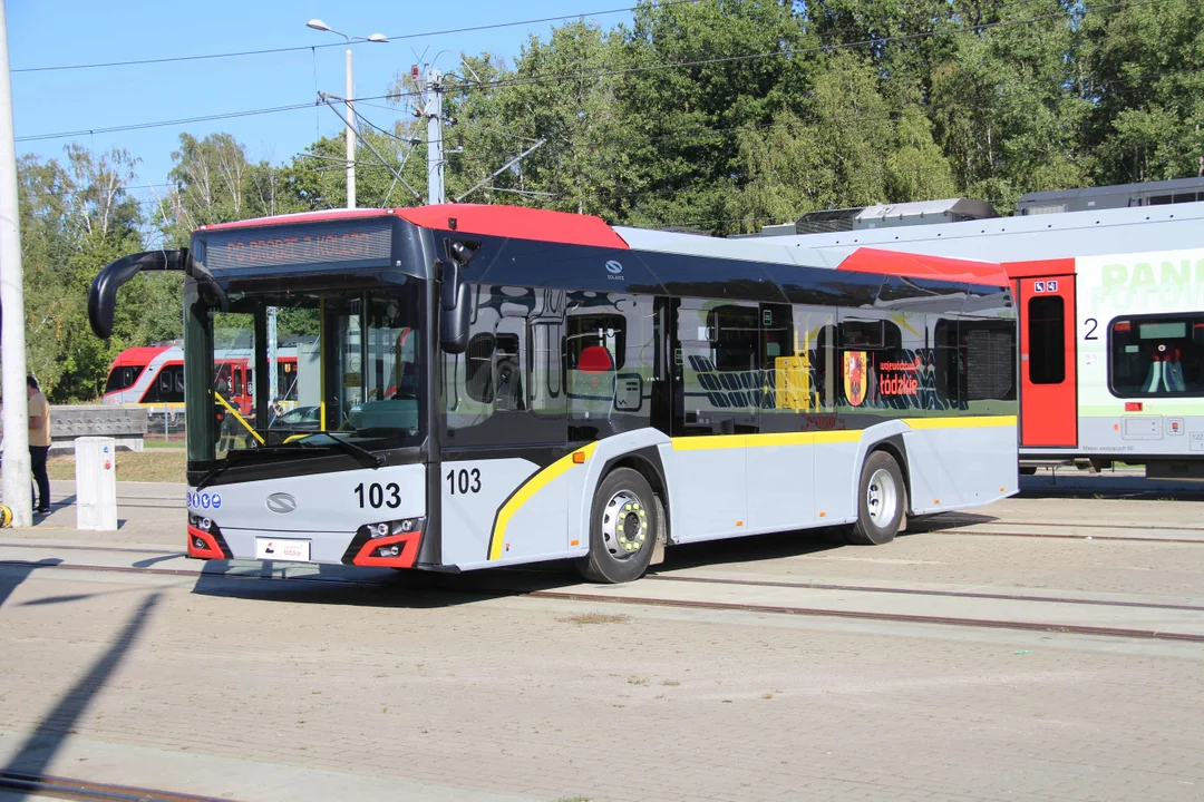 Łódzka Kolej Aglomeracyjna prezentuje nowe autobusy