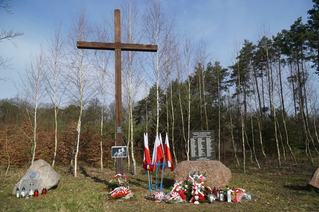 Patriotyczne uroczystości w Gostyninie. Uczczono pamięć poległych w Katyniu [ZDJĘCIA] - Zdjęcie główne