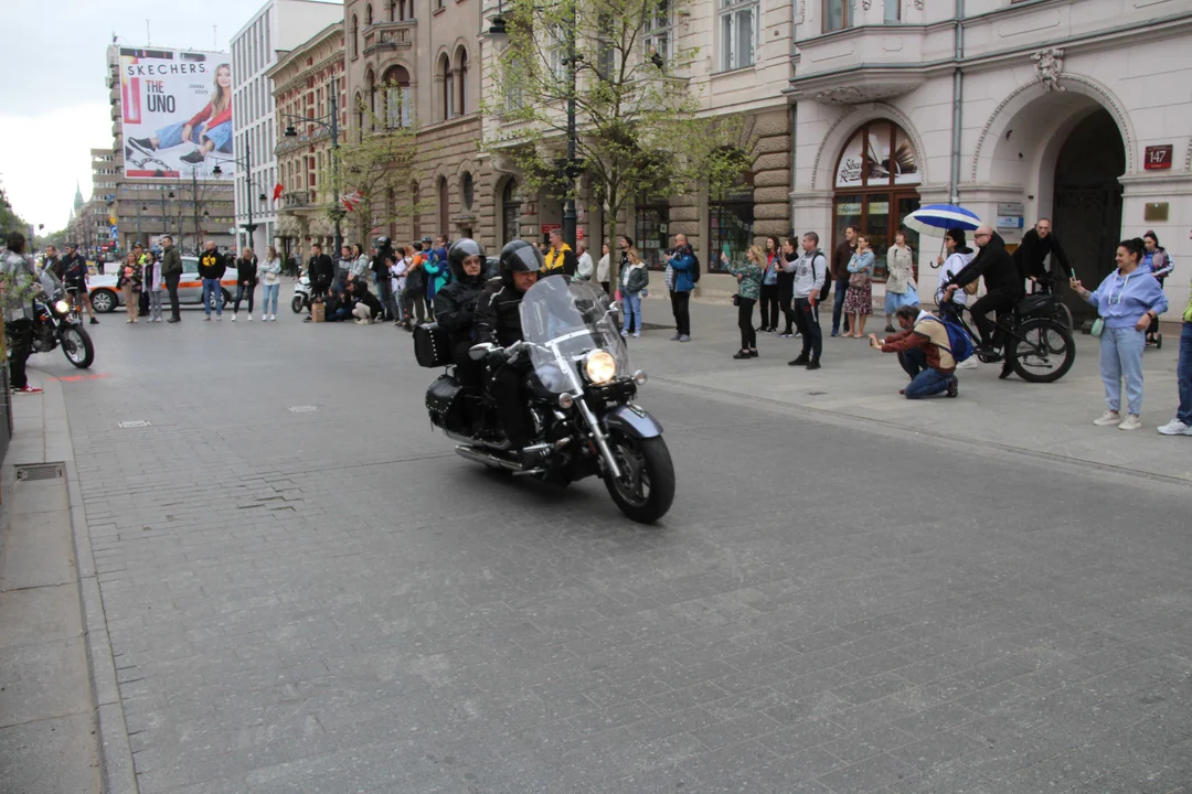 Wielka parada motocyklowa na ulicy Piotrkowskiej w Łodzi