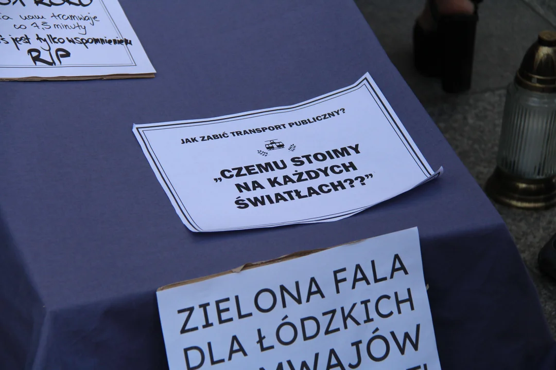 „Pogrzeb Łódzkiej Komunikacji Miejskiej” na Piotrkowskiej