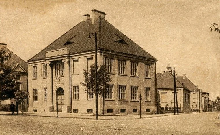 Budynki szkół bliźniaczych im. G. Piramowicza i E. Estkowskiego (dziś Szkoła Podstawowa nr 5)