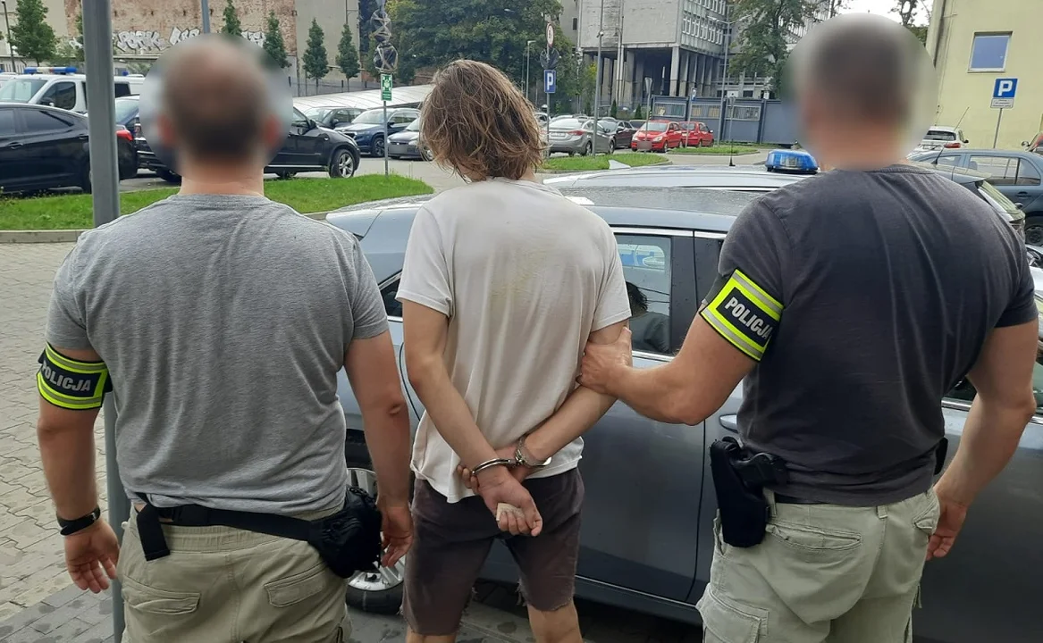 Łódź: W odwecie zaatakowali policjantkę w tramwaju