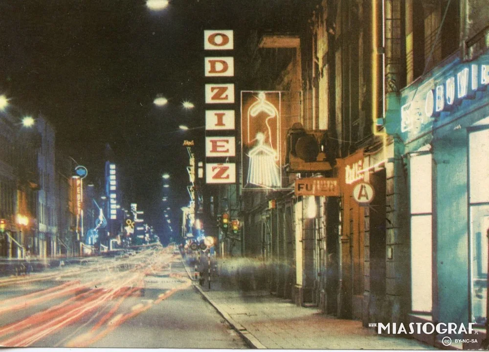 Czwartek z historią: Ulica Piotrkowska na archiwalnych zdjęciach. Zobacz, jak się zmieniła jedna z najdłuższych ulic handlowych w Europie - Zdjęcie główne