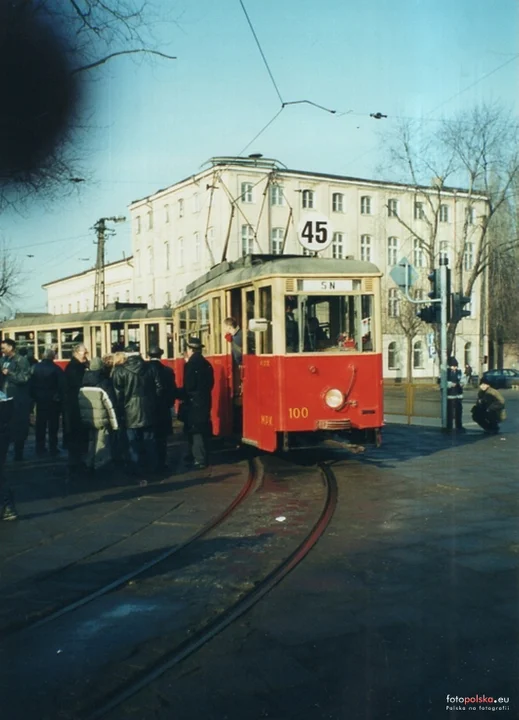 1995, tramwaj na placu Kilińskiego w Zgierzu