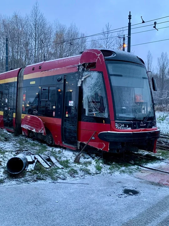 Utrudnienia po wykolejeniu tramwaju MPK Łódź na Olechowie