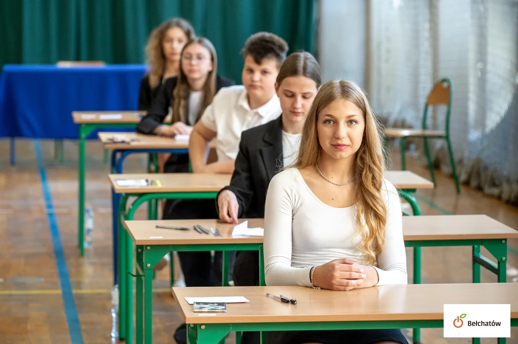 Drugi dzień egzaminów w Bełchatowie. Zobacz, jak wyglądały ostatnie chwile przed testem [FOTO] - Zdjęcie główne