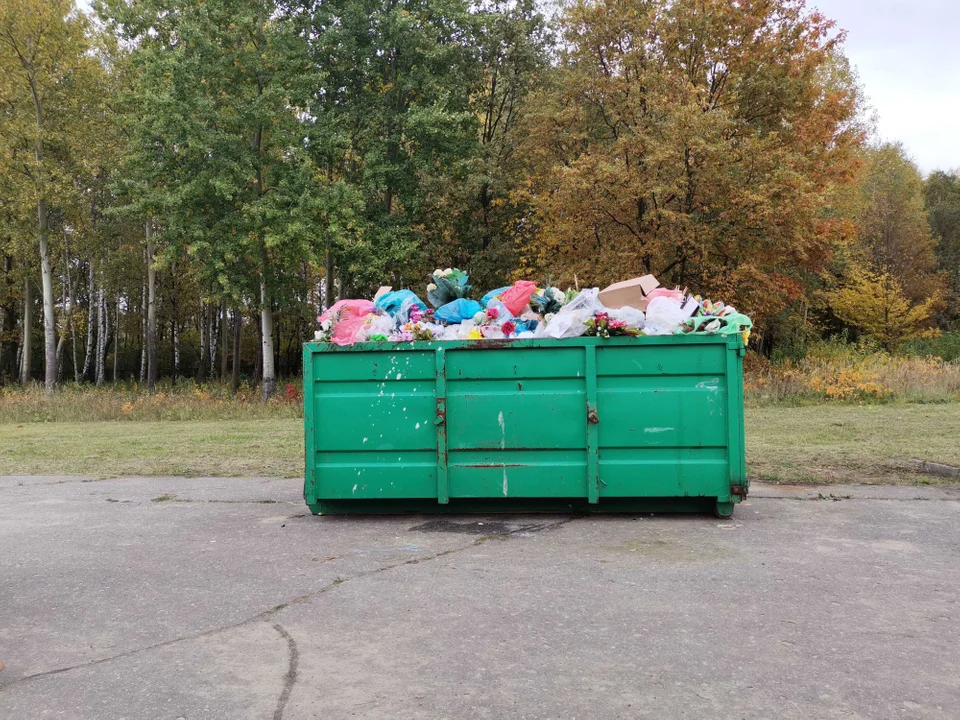 Dzień Wszystkich Świętych na cmentarzu komunalnym w Zgierzu