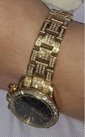 Skradziony złoty zegarek był wysadzany diamentami
