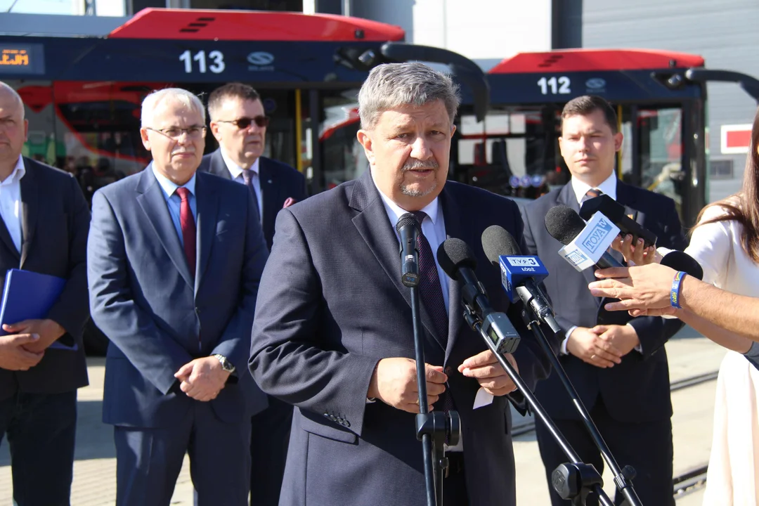 Łódzka Kolej Aglomeracyjna prezentuje nowe autobusy