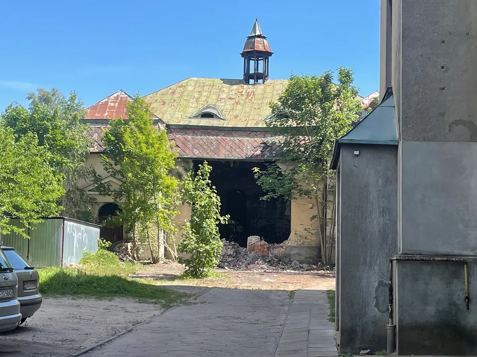 Chcieli wyburzyć ścianę zabytkowego zboru przy ul. Żeromskiego. Sprawę bada prokurator