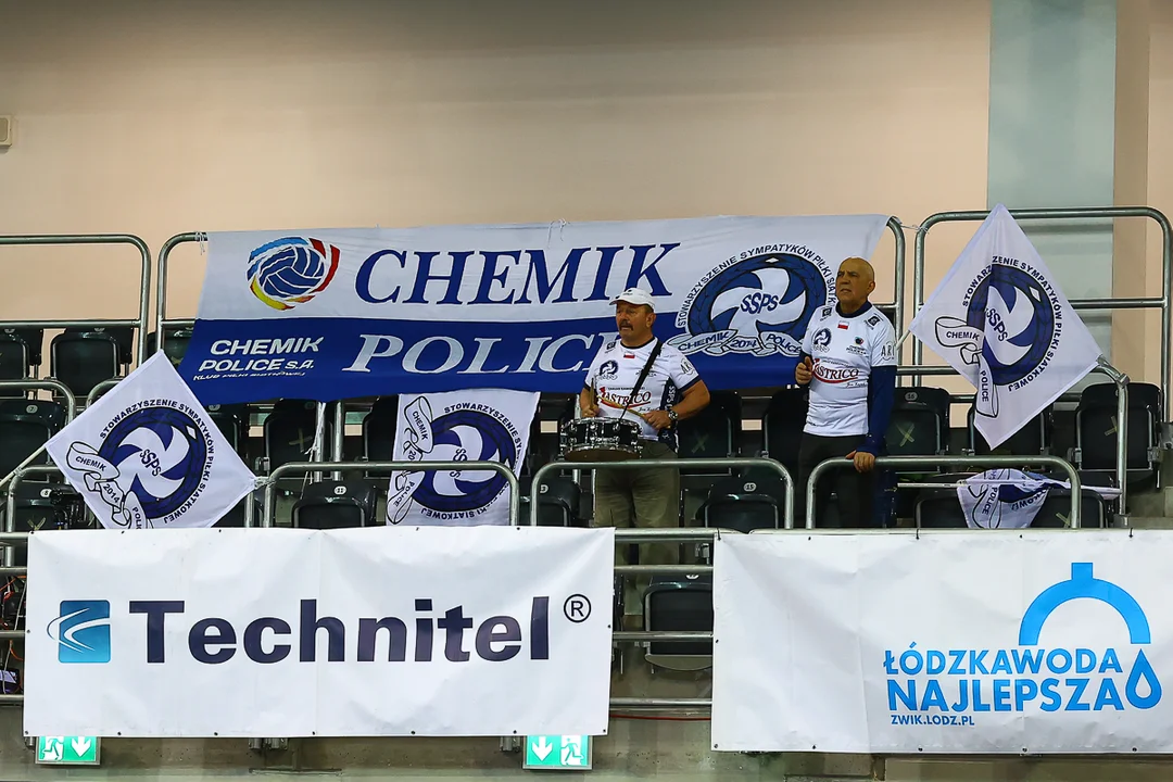 Kibice na trybunach meczu Grot Budowlanych Łódź z Chemikiem Police