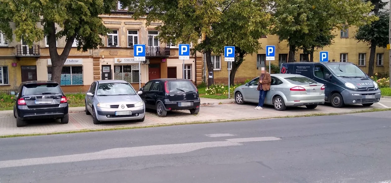 Zmiany na parkingu przy kutnowskim dworcu. Internauci zadowoleni [ZDJĘCIA] - Zdjęcie główne