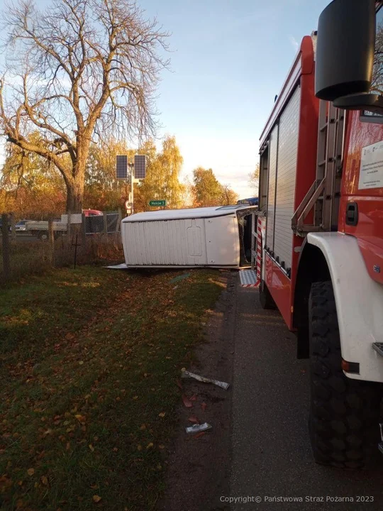 Zderzenie busa z dostawczakiem pod Skierniewicami - 2.11.2023 r.