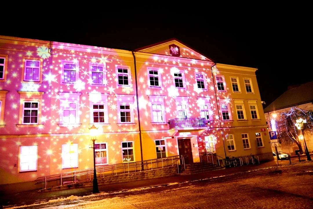 Tak świąteczne iluminacje i wigilia miejska wyglądały w minionym roku (2021)