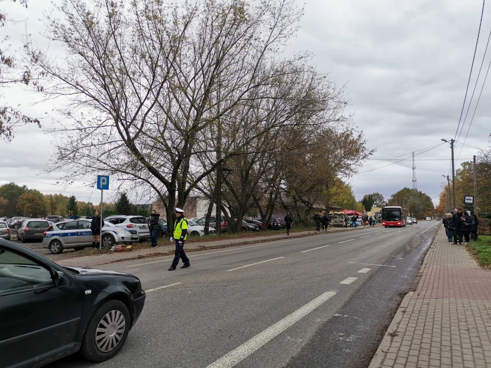 Dzień Wszystkich Świętych na cmentarzu komunalnym w Zgierzu