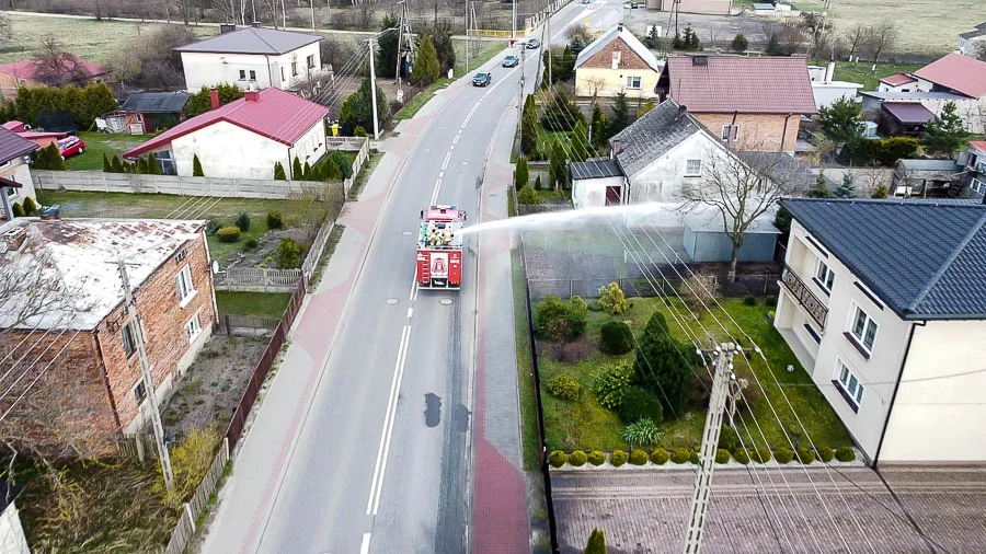 Strażacki lany poniedziałek pod Bełchatowem. Zobacz, jak wyglądała wodna bitwa [FOTO] - Zdjęcie główne