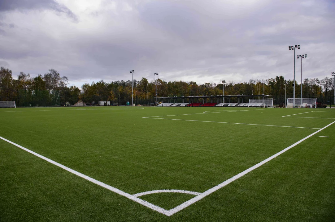 Piłkarze ŁKS Łódź dostaną od miasta dwa nowe boiska treningowe. Mają być gotowe w sierpniu [ZDJĘCIA] - Zdjęcie główne
