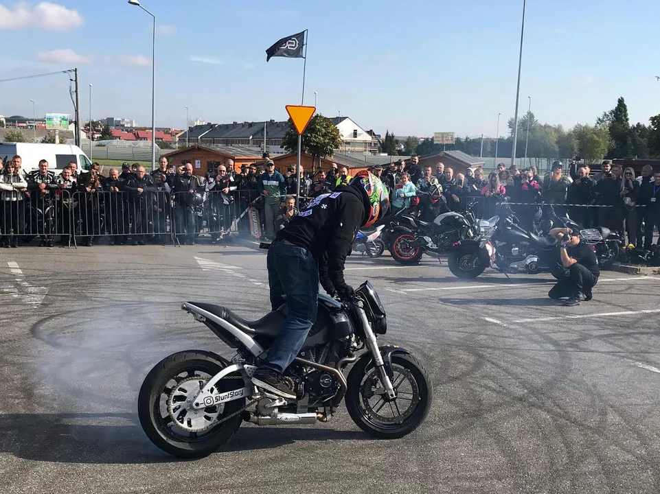 Stunter13 w akcji! Motocyklowe pokazy w Płocku [ZDJĘCIA] - Zdjęcie główne