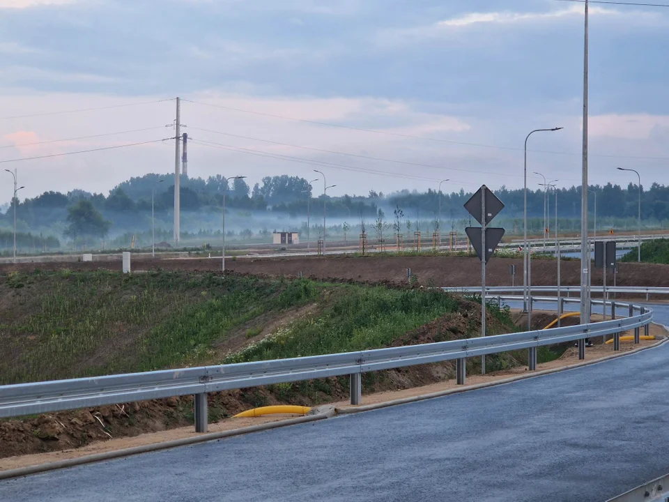 Pożar na składowisku odpadów chemicznych w Zgierzu. Potężny smród w całym mieście [ZDJĘCIA]