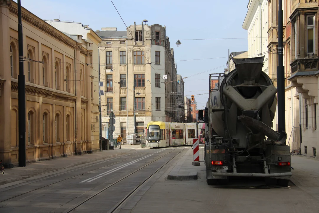 Ulica Legionów w Łodzi - tramwaje mają tutaj problem z przejazdem